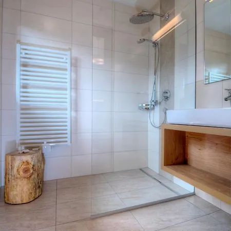 אורחן Landgasthaus Samer Matzen *